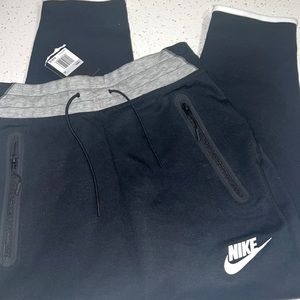 BRAND NEW NIKE JOGGER